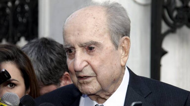 Σε λαϊκό προσκύνημα στα Χανιά η σορός του Κωνσταντίνου Μητσοτάκη