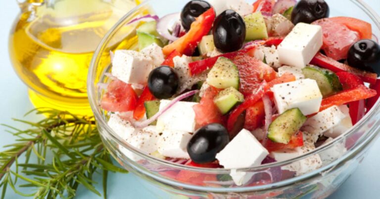 Πάρτι μικροβίων με τις «βούτες» του ψωμιού στο λάδι σύμφωνα με τους επιστήμονες