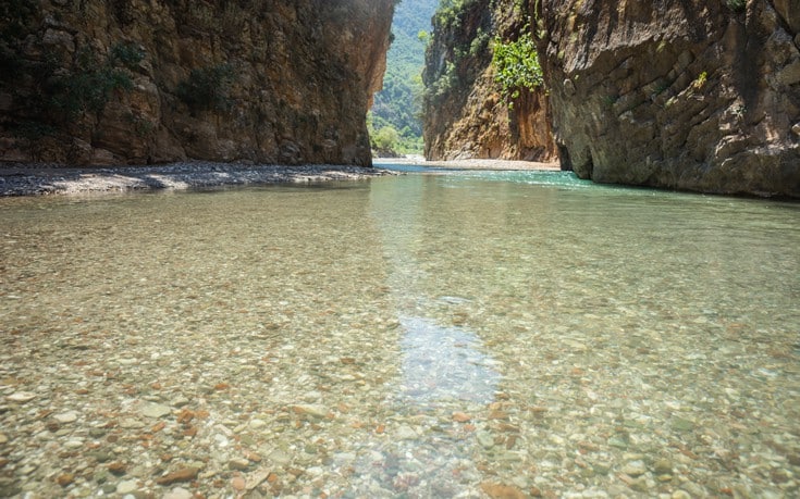 ΦΑΡΑΓΓΙ ΠΑΝΤΑ ΒΡΕΧΕΙ