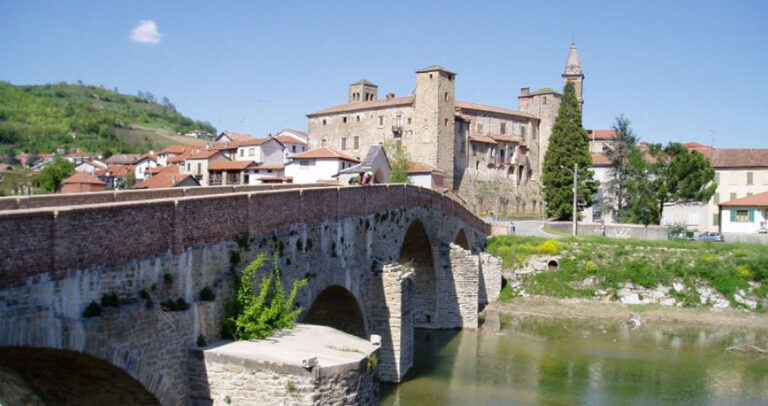 Δήμαρχος ιταλικού χωριού χαρίζει 2.000 ευρώ σε όποιον μετακομίσει εκεί