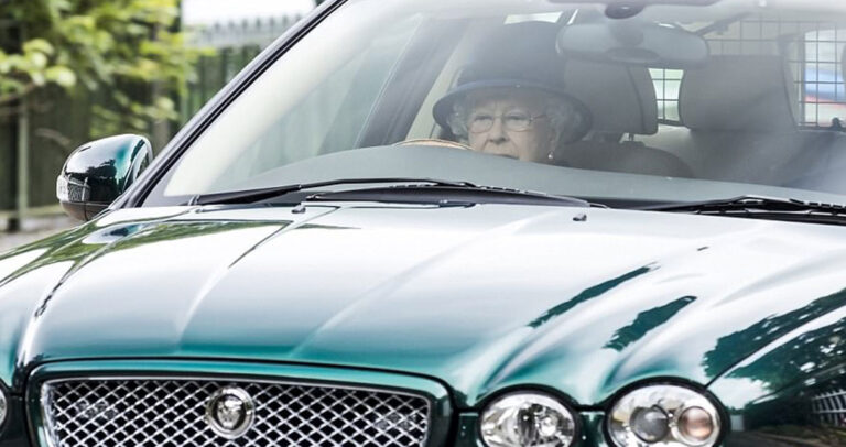 Η 91χρονη βασίλισσα Ελισάβετ οδηγεί μόνη της τζάκουαρ