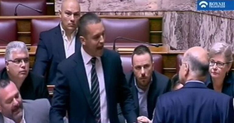 Ο Κασιδιάρης  χτύπησε τον Δένδια και αποβλήθηκε από τη Βουλή