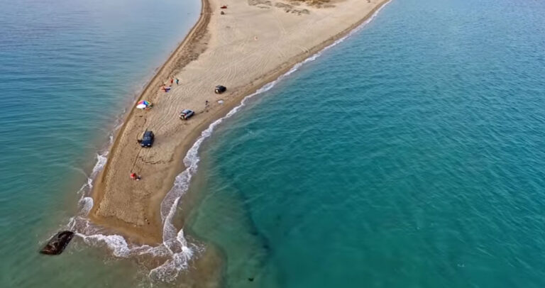 Η παραλία με τα «δύο πρόσωπα» Ναυάγιο και Αμμόγλωσσα έξω από την Θεσσαλονίκη