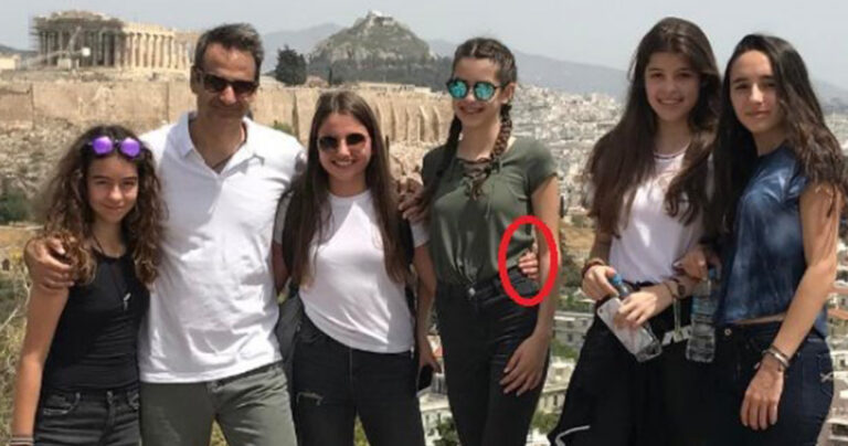 Η φωτογραφία του Κυριάκου Μητσοτάκη που έχει διχάσει το διαδίκτυο