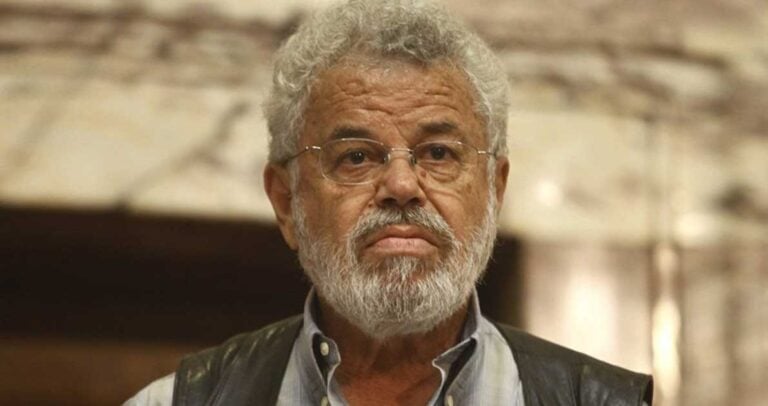Μανιός στη Βουλή: «Μην ανοίγετε την κουβέντα, κύριοι συνάδελφοι, γιατί πεινάω κιόλας»