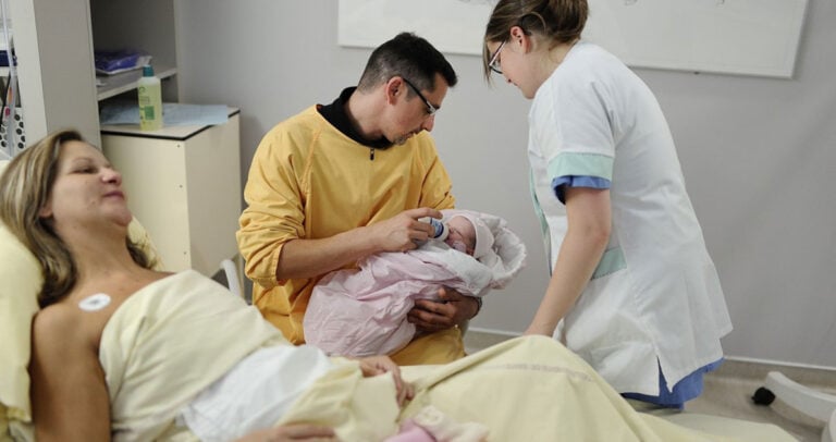 H Ιταλία θα δίνει επίδομα 800 ευρώ για κάθε παιδί που γεννιέται