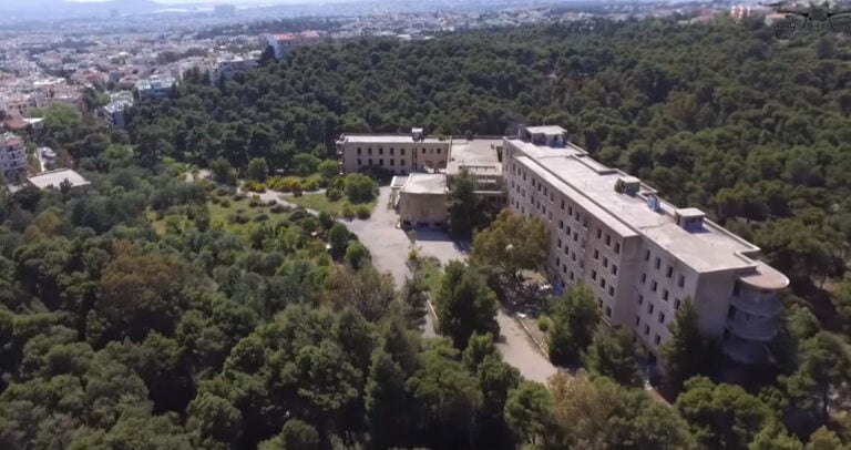 ΝΙΕΝ: Το νοσοκομείο «φάντασμα» της Πεντέλης από ψηλά