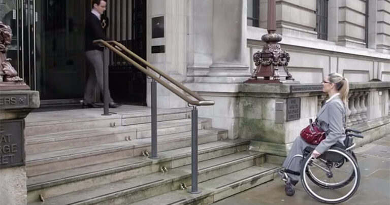 Καινοτόμες σκάλες κάνουν τη διαφορά στη μετακίνηση των ατόμων με κινητικά προβλήματα