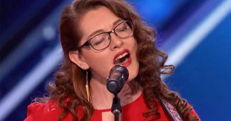 Κωφή τραγουδίστρια μαγεύει με την ερμηνεία της κοινό και κριτές στο Αμερική Έχεις Ταλέντο