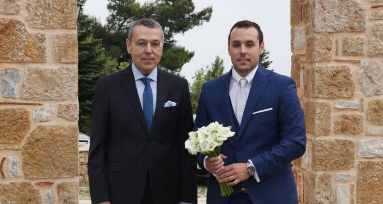 Αιμίλιος Λιάτσος: Με τη σύζυγό του στο γάμο του γιου τους, Bασίλη