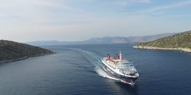 Η εντυπωσιακή μανούβρα του Εξπρές Πήγασος στο λιμάνι Μεστών Χίου