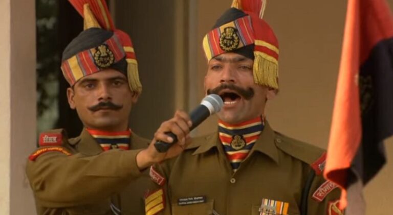 Παρακολουθήστε την πιο εκπληκτική τελετή υποστολής σημαίας στον κόσμο