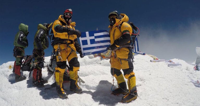 Η Ελλάδα ανέβηκε πρώτη στην κορυφή του Έβερεστ μετά από 13 χρόνια