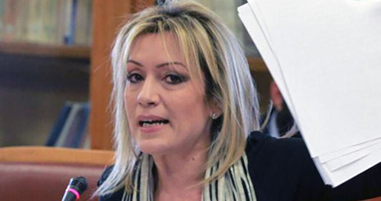 Κύπρια πολιτικός προς Τσίπρα: «Μάζεψε τους ανιστόρητους της κυβέρνησης σου»