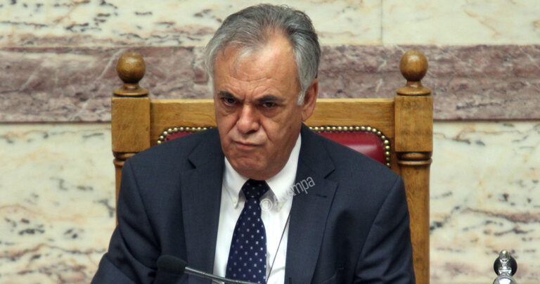 Δραγασάκης: «Εντός του 2017 βγαίνουμε δοκιμαστικά στις αγορές»