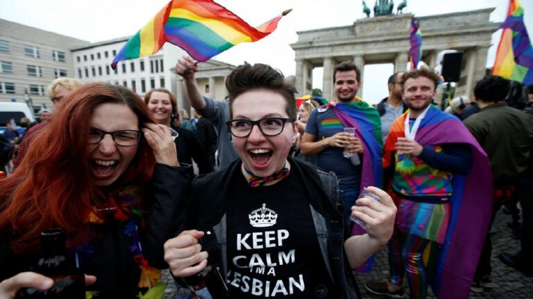 Η Γερμανία υπερψήφισε και νομιμοποίησε των γάμων μεταξύ ομοφυλοφίλων