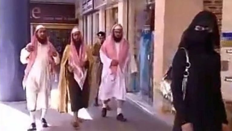 «Ισλαμική αστυνομία» επιβάλλει την Σαρία στο κέντρο των Αθηνών