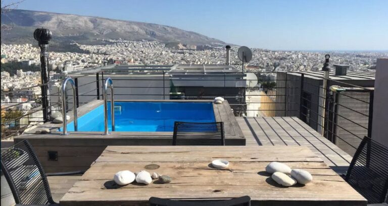 6 πανέμορφα (και οικονομικά) σπίτια του Airbnb με απίστευτη θέα στο κέντρο της Αθήνας