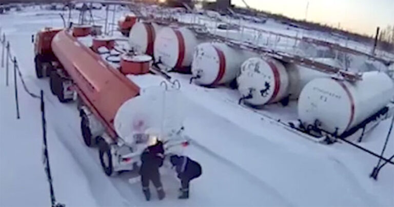 Προσπάθησαν να ξεπαγώσουν τη βαλβίδα εύφλεκτου βυτιοφόρου με φλόγιστρο και προκάλεσαν έκρηξη