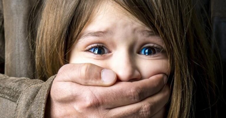 10 χρυσοί κανόνες ασφαλείας ανηλίκων που όλοι οι γονείς είναι υποχρεωμένοι να διδάξουν στα παιδιά τους