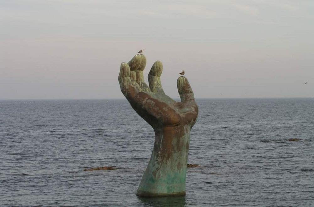  .gr - Τεράστια γλυπτά χέρια στον κόσμο!