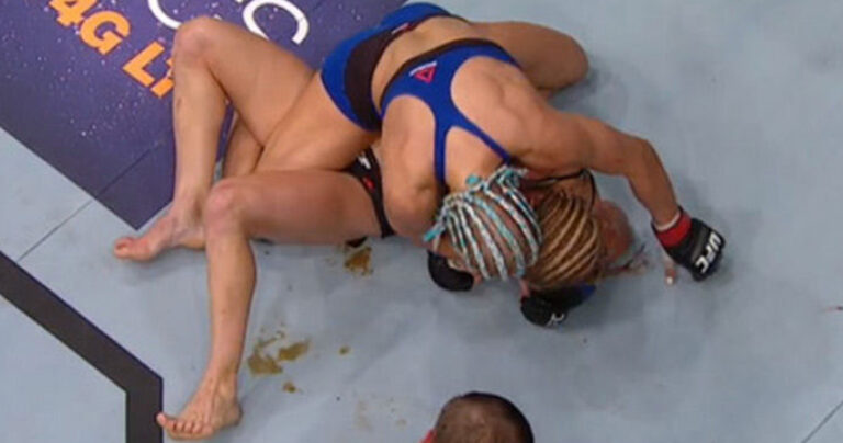 Αθλήτρια του ΜΜΑ προσπαθεί να αποφύγει λαβή και τα κάνει πάνω στο ρινγκ