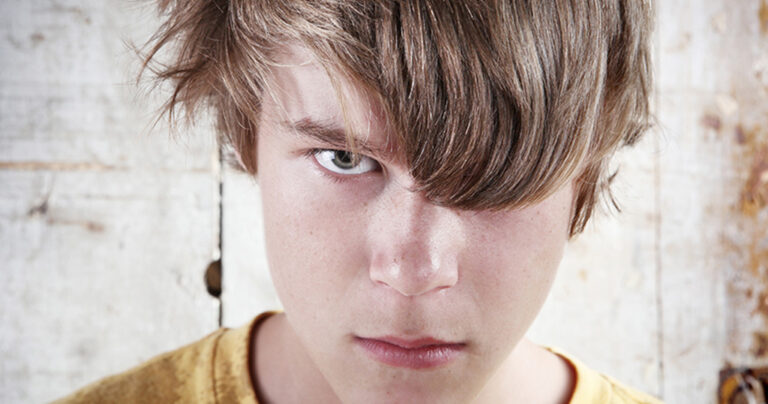 Ο γιος μας δεν μας μιλάει όταν θυμώνει. Του ζήτησα να δίνει ενοίκιο στο σπίτι και αυτό τον θύμωσε περισσότερο