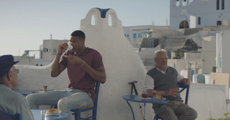 Ο Γιάννης Αντετοκούνμπο διαφημίζει την Ελλάδα σε όλο τον πλανήτη