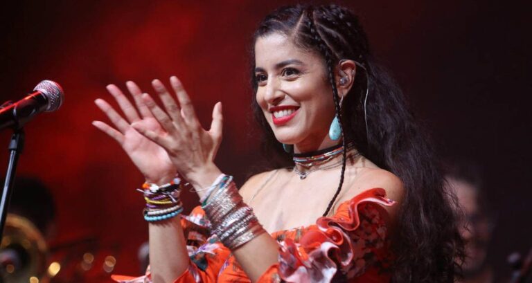 Η Μαρίνα Σάττι με έθνικ εμφάνιση ξεσήκωσε τον Κήπο του Μεγάρου