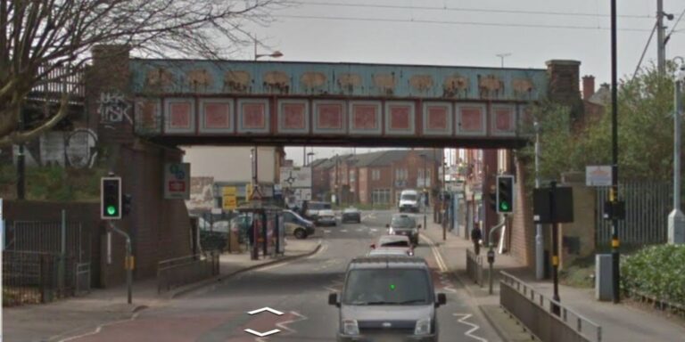 15χρονη στο Μπέρμιγχαμ βιάστηκε σε σταθμό τρένου και μετά ξανά από οδηγό από τον οποίο ζήτησε βοήθεια