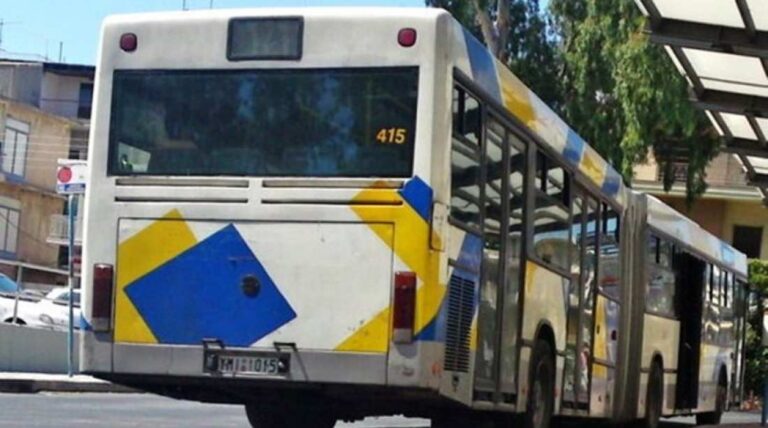 Οδηγός κατέβασε από λεωφορείο μητέρα με το μωρό της επειδή ήταν πρόσφυγες