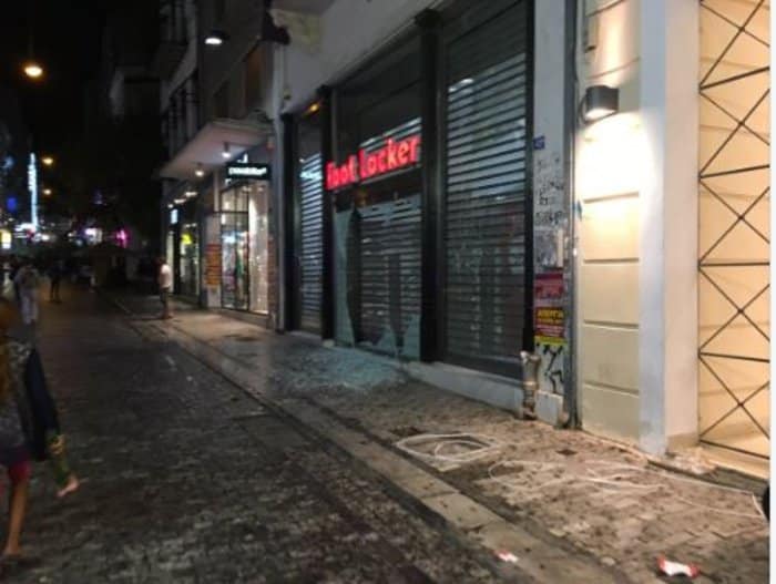 Η ΕΛΑΣ τους έβλεπε να σπάνε και να ρημάζουν το Σύνταγμα 7 4af2ff6cd2a55a8b85d85daf97adab12