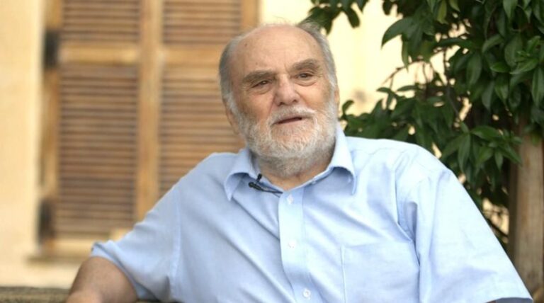 Ράμφος: «Πεθαίνουμε για παραμύθια γιατί η έλλειψη αυτοπεποίθησης μάς κάνει να καταφεύγουμε σε φαντασιώσεις»