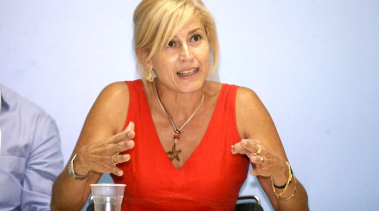 Αυλωνίτου: «Ο Βαρουφάκης κάνει σαν την Βουγιουκλάκη»