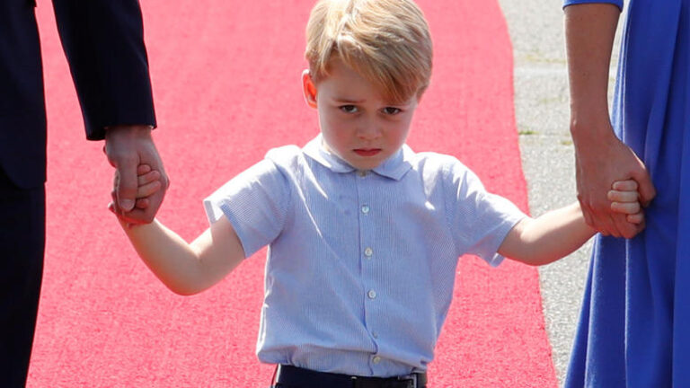 Γιατί ο πρίγκιπας Τζορτζ δεν χαμογελάει ποτέ και είναι πάντα θλιμμένος