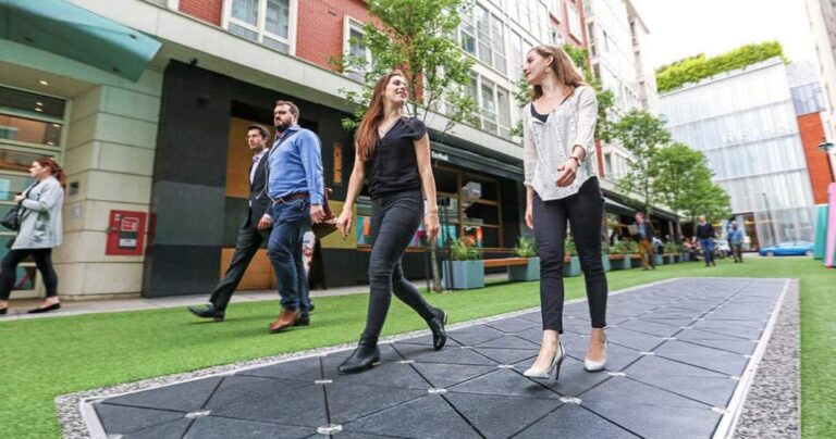 Πεζοδρόμιο στο Λονδίνο παράγει ηλεκτρισμό όταν βαδίζουν πάνω οι πολίτες