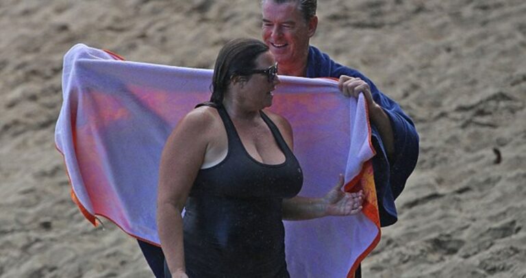 Αυτός είναι πασίγνωστος και κορμάρα αυτή όχι και την λατρεύει όμως και μπράβο του