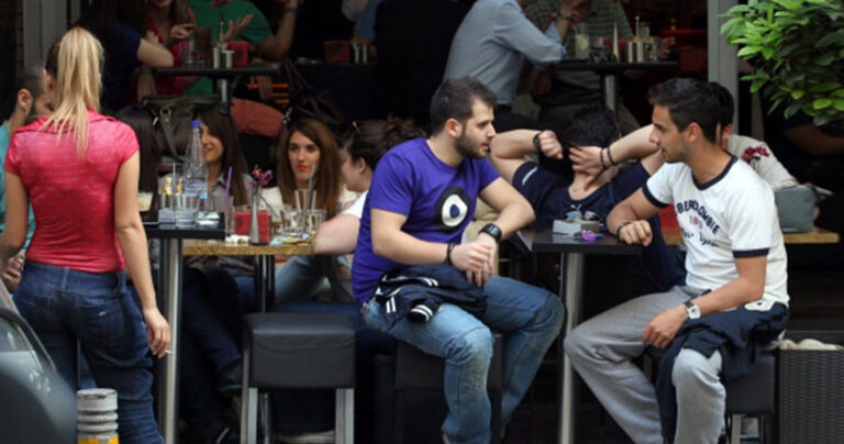 Το 48% των νέων στην Ελλάδα δηλώνει ως πηγή εισοδήματος τους γονείς τους