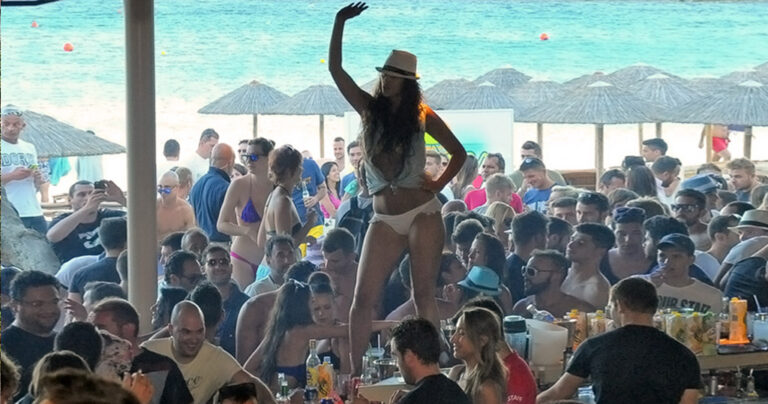 Οι μισοί μαγαζάτορες στα δημοφιλή νησιά δεν κόβουν αποδείξεις