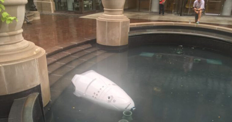 Ρομπότ αυτοκτόνησε για πρώτη φορά βουτώντας σε λιμνούλα σε εμπορικό κέντρο