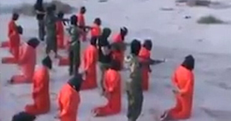 Σκληρές εικόνες από την μαζική εκτέλεση τζιχαντιστών στη Λιβύη