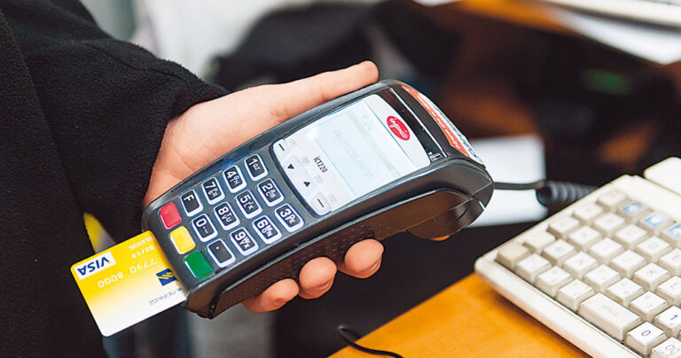 Τέλος χρόνου για τα POS – Πρόστιμο 1.500 ευρώ όσοι δεν θα εγκαταστήσουν μηχανήματα
