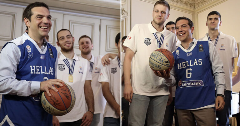 O Αλέξης Τσίπρας φόρεσε τη φανέλα της Εθνικής Νέων Μπάσκετ