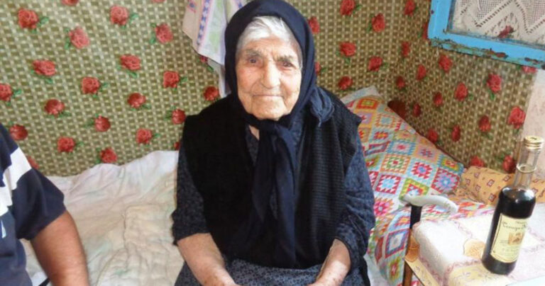 Γιαγιά 107 ετών από την Αχαΐα μας αποκαλύπτει το μυστικό της μακροζωίας