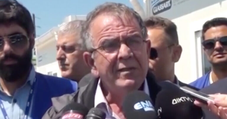 Μουζάλας: «Σταματάμε το συσσίτιο στους πρόσφυγες και τους δίνουμε μετρητά»