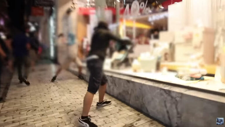 Η ΕΛΑΣ τους έβλεπε να σπάνε και να ρημάζουν το Σύνταγμα