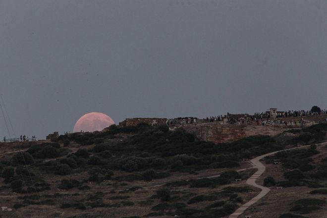 Φωτογραφίες από την χθεσινή μαγευτική πανσέληνο και έκλειψη 15 04a6c33684a3e5c461216fe1c684a707