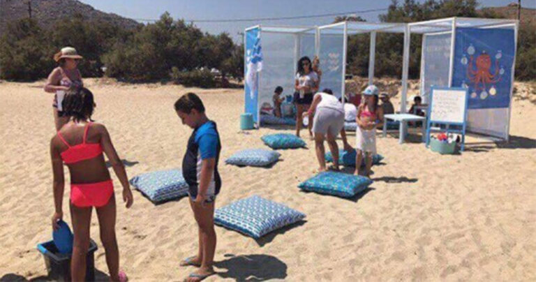 Μύκονος: Στην παραλία που έχασε το παιδί του ίδρυσε κέντρο για την ασφάλεια στη θάλασσα