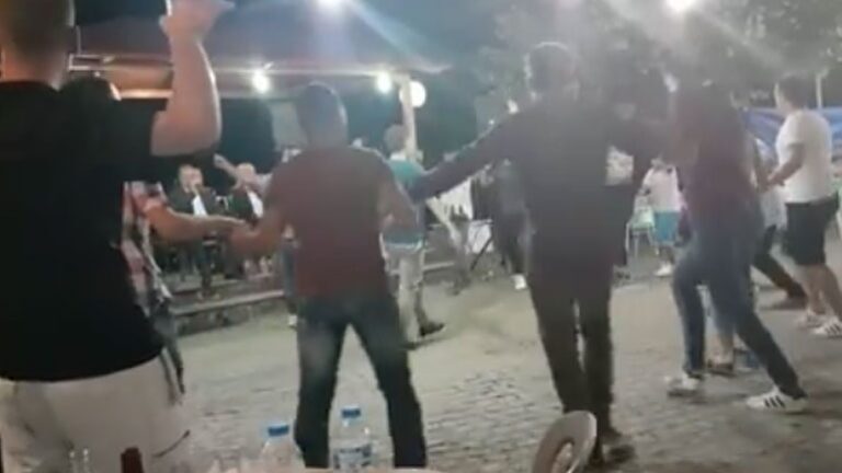 Το Despacito παίχτηκε με κλαρίνο σε ελληνικό πανηγύρι και έγινε χαμός