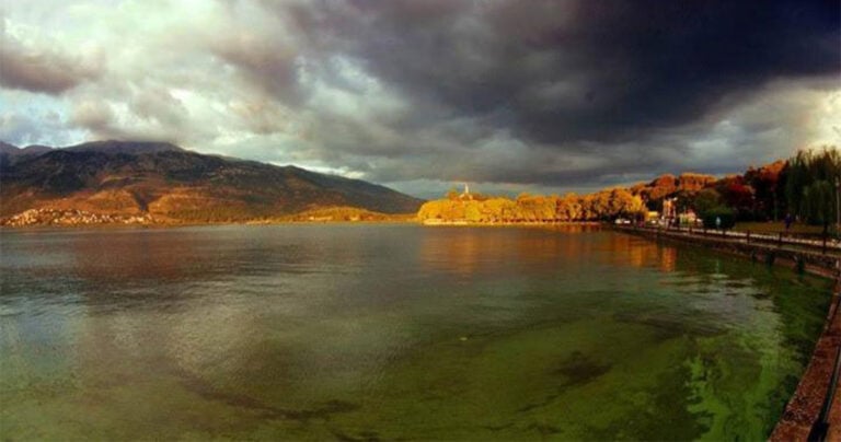 «Στέρεψε» από την ξηρασία η λίμνη των Ιωαννίνων